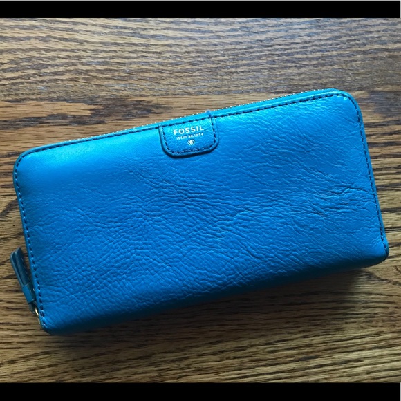 Blue Leather Fossil Wallet with Tan Interior - Picture 1 of 7